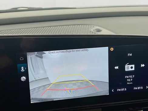 New 2025 Hyundai Elantra SEL image 12