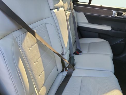 Used 2025 Hyundai Santa Fe Limited FWD image 15