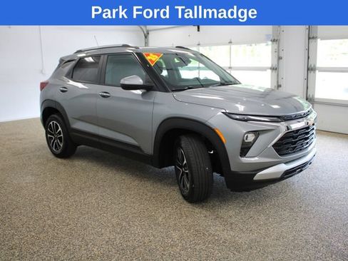 Used 2025 Chevrolet TrailBlazer LT w/ LT Cold Weather Package AWD/4WD image 7