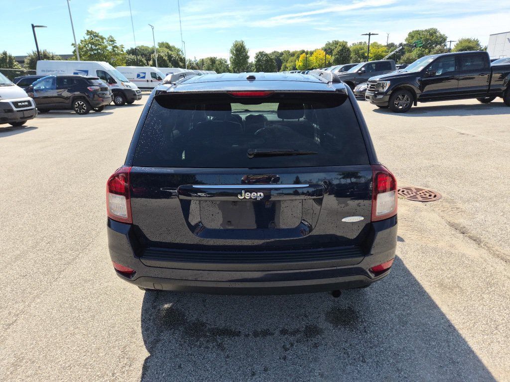 Used 2017 Jeep Compass Latitude FWD image 7