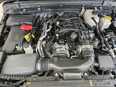 Used 2025 Jeep Gladiator Rubicon w/ Convenience Group AWD/4WD image 7