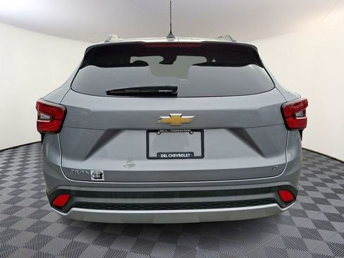Used 2025 Chevrolet Trax LT FWD image 5