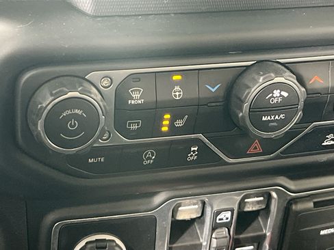 Used 2022 Jeep Wrangler Unlimited Sport AWD/4WD image 19