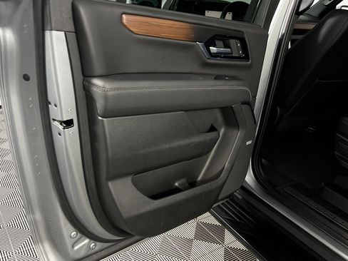 Used 2025 GMC Yukon XL Denali image 28