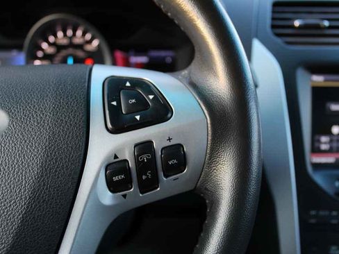 Used 2013 Ford Explorer XLT image 19