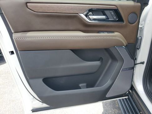 Used 2025 GMC Yukon XL Denali Ultimate AWD/4WD image 25