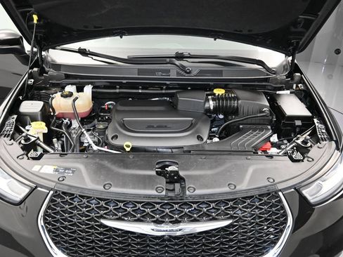 Certified 2023 Chrysler Pacifica Touring-L FWD image 29