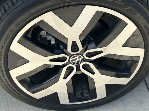 Used 2022 Volkswagen Taos SEL image 9