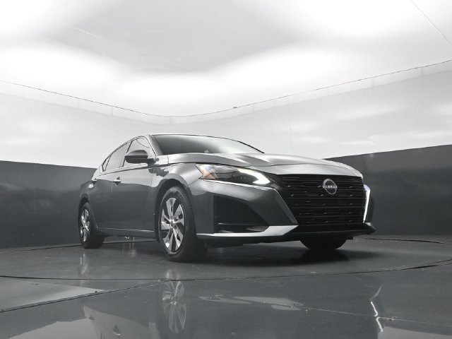 Certified 2025 Nissan Altima 2.5 S FWD image 32