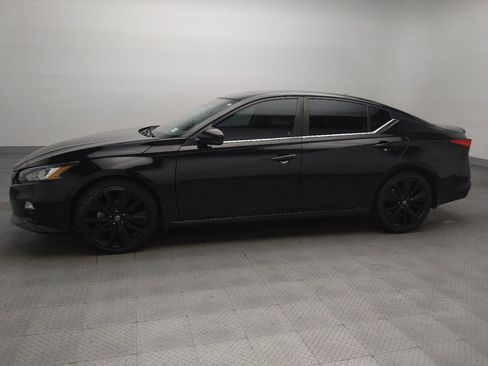 Used 2022 Nissan Altima 2.5 SR w/ Midnight Edition Package FWD image 2