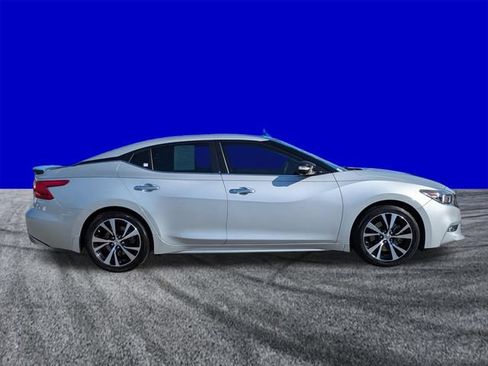 Used 2018 Nissan Maxima Platinum w/ Interior Lighting Package FWD image 3