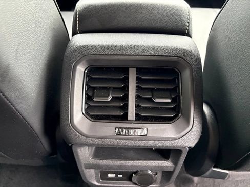 Used 2024 Volkswagen Tiguan SE AWD/4WD image 46