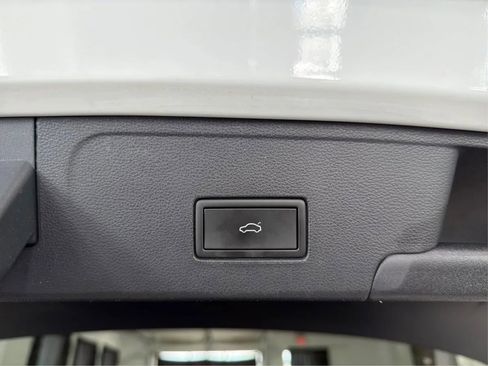 Used 2022 Volkswagen Atlas Cross Sport SE image 14