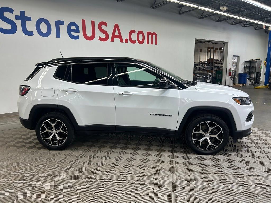Used 2024 Jeep Compass Limited AWD/4WD image 11