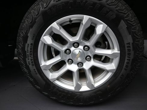 Used 2023 Chevrolet Silverado 1500 LT w/ Z71 Off-Road Package image 10