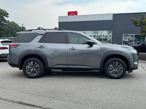 Certified 2026 Nissan Pathfinder SV FWD image 2