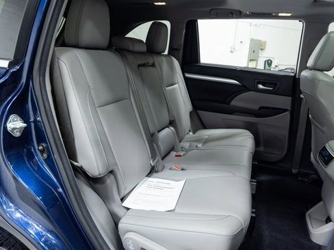 Used 2016 Toyota Highlander XLE image 24