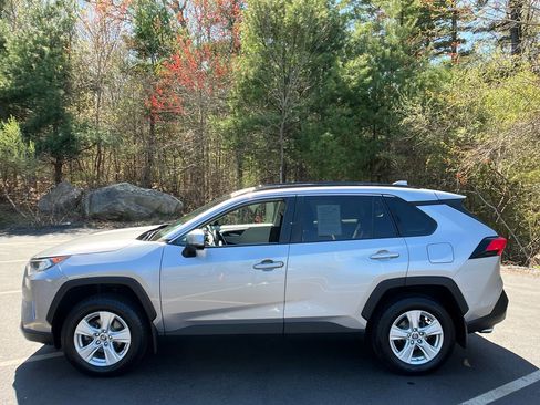 Used 2019 Toyota RAV4 XLE w/ Convenience Package AWD/4WD image 2