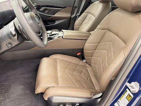 Used 2025 BMW 530i w/ Premium Package RWD image 5