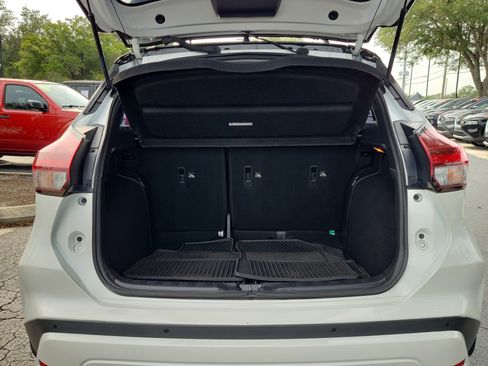 Certified 2023 Nissan Kicks SR FWD image 10