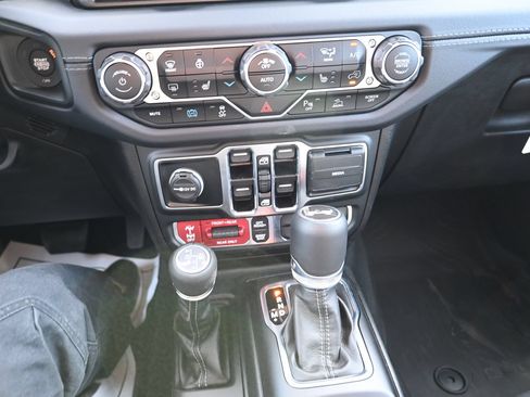New 2025 Jeep Wrangler Unlimited Rubicon 4xe w/ Safety Group AWD/4WD image 13
