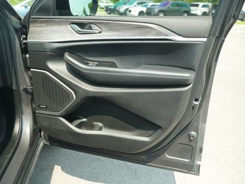 Used 2022 Jeep Grand Cherokee Limited AWD/4WD image 22