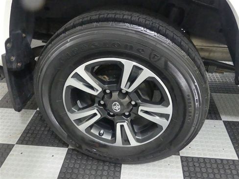 Used 2018 Toyota Tacoma TRD Sport AWD/4WD image 13