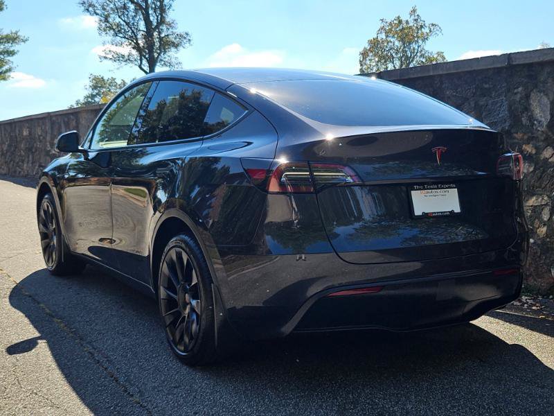 Used 2024 Tesla Model Y 2WD image 13