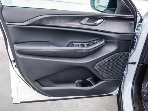 New 2025 Jeep Grand Cherokee Altitude image 22