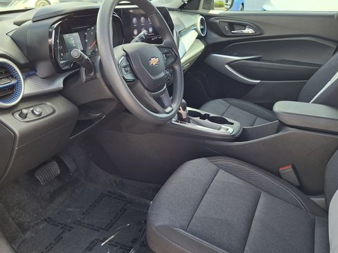 Used 2024 Chevrolet Trax LS w/ Driver Confidence Package image 9