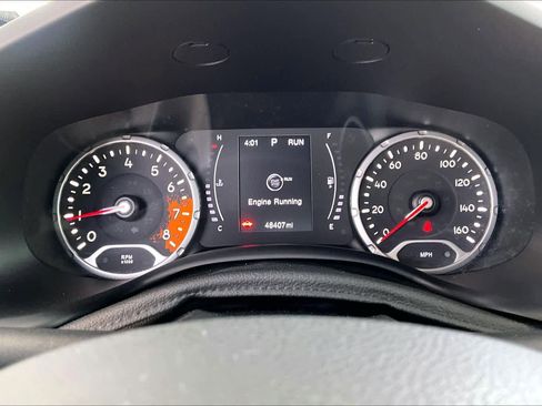 Used 2018 Jeep Renegade Latitude w/ Popular Equipment Group FWD image 25