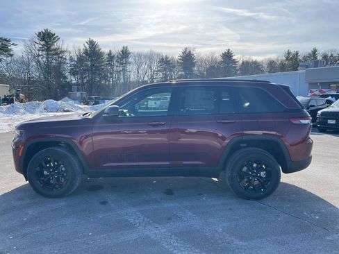 New 2026 Jeep Grand Cherokee Laredo image 4