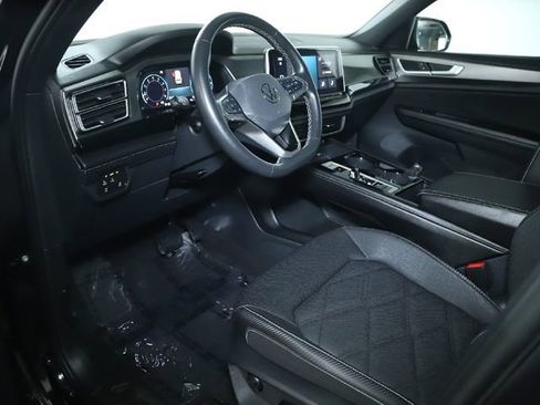 Used 2024 Volkswagen Atlas Cross Sport SE w/ Panoramic Sunroof Package image 18