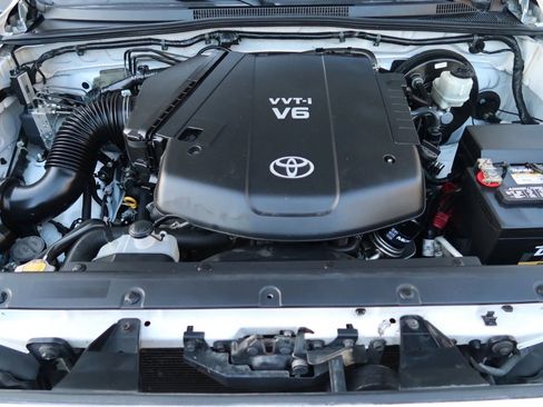 Used 2014 Toyota Tacoma Pickup 4D 6 ft image 20