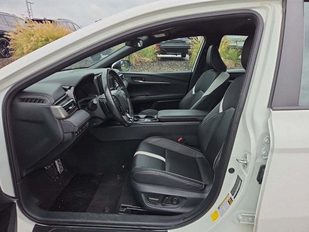 Used 2025 Toyota Camry SE FWD image 6