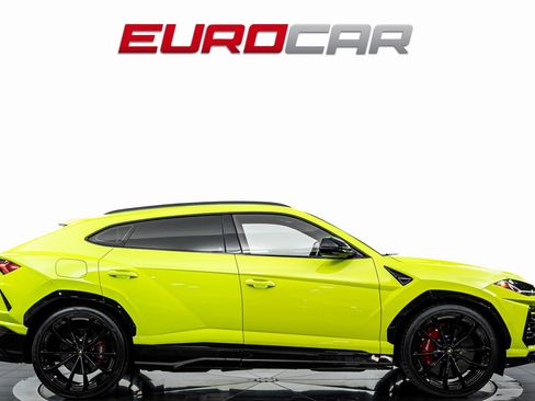 Used 2022 Lamborghini Urus *HIGH GLOSS BLACK STYLE PACKAG image 6