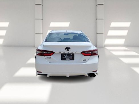 Used 2023 Toyota Camry SE FWD image 5