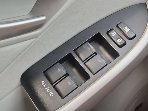 Used 2013 Toyota Prius Four FWD image 29