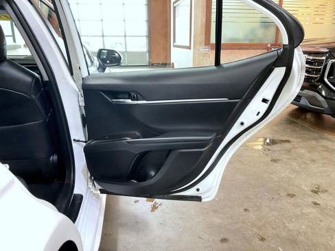 Used 2024 Toyota Camry SE image 17