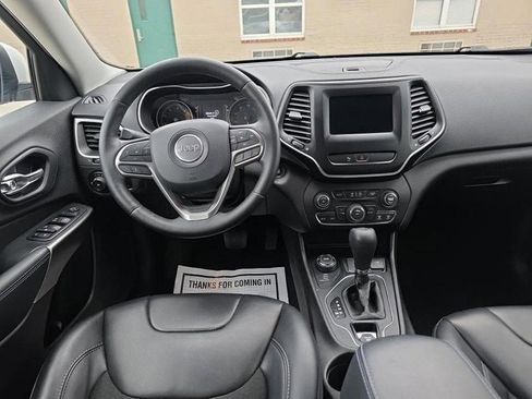 Used 2019 Jeep Cherokee Latitude Plus w/ Cold Weather Group image 9