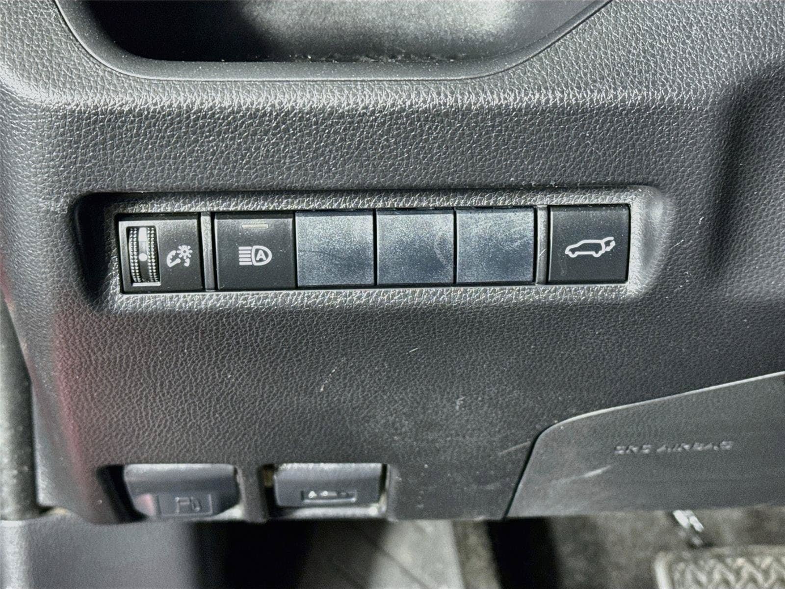 Used 2019 Toyota RAV4 XLE w/ Convenience Package FWD image 10