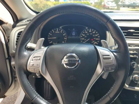 Used 2017 Nissan Altima 2.5 SR w/ Interior Lighting Package FWD image 16