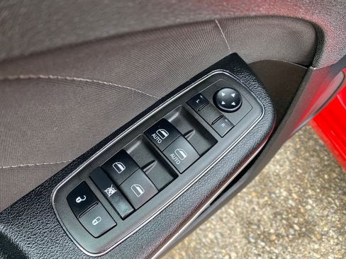 Used 2022 Dodge Charger SXT image 13