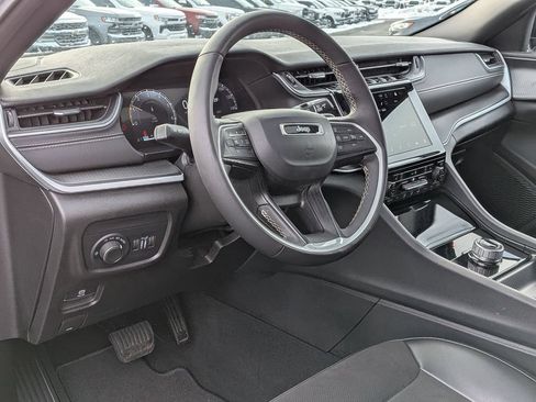 Used 2024 Jeep Grand Cherokee Altitude AWD/4WD image 9