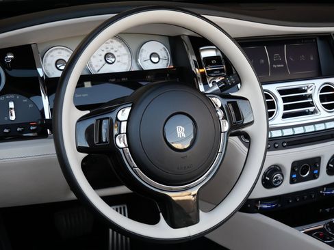 Used 2018 Rolls-Royce Dawn image 24