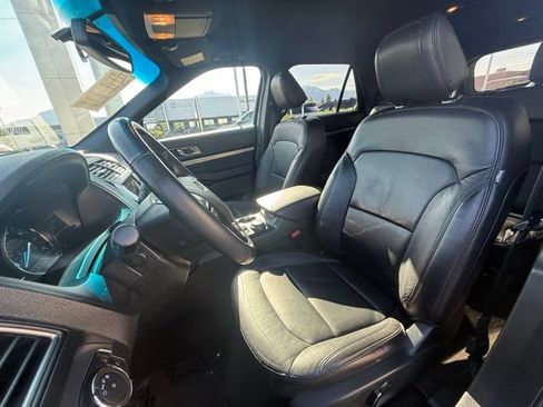 Used 2018 Ford Explorer XLT w/ Equipment Group 202A AWD/4WD image 11