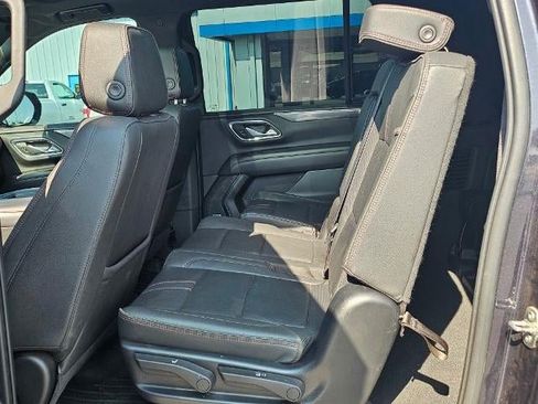 Used 2023 Chevrolet Suburban RST AWD/4WD image 7