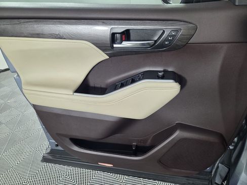 Used 2022 Toyota Highlander Limited image 22