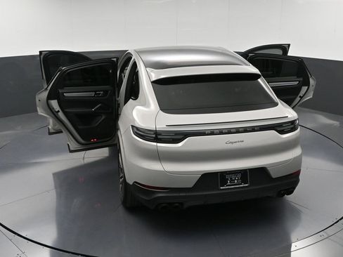 Certified 2023 Porsche Cayenne Platinum Edition image 36