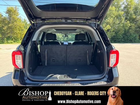 Used 2022 Ford Explorer XLT w/ Equipment Group 202A AWD/4WD image 15